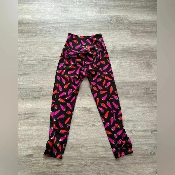 Kate Spade Beyond Yoga Chili Pepper
High Waist Crop Legging size S - Picture 1 of 4